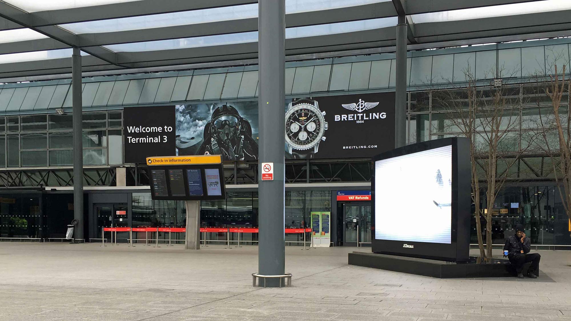 Terminal 3 forecourt with meet and greet