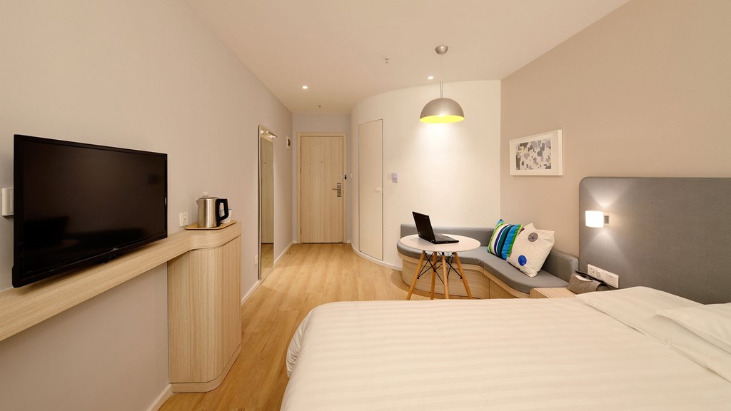cheap gatwick hotel and parking deals